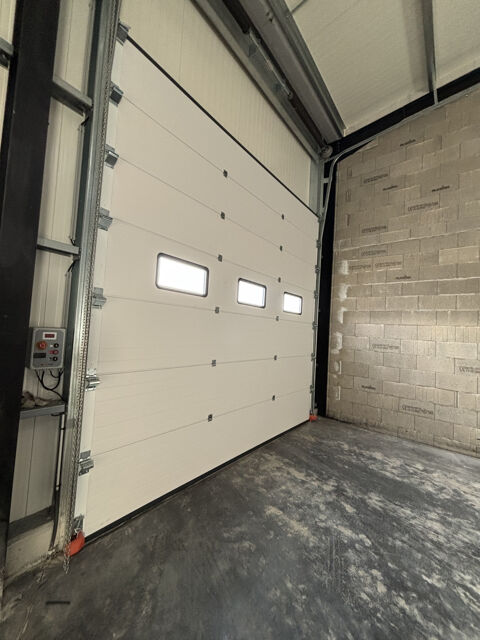   ENTREPOT A LOUER - CHAINGY - 214M2 