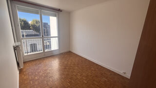  Appartement à louer 4 pièces 84 m²