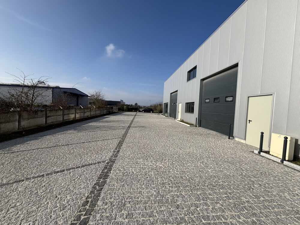   ENTREPOT A LOUER - CHAINGY - 134M2 
