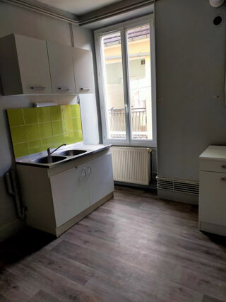  Appartement à louer 3 pièces 73 m²