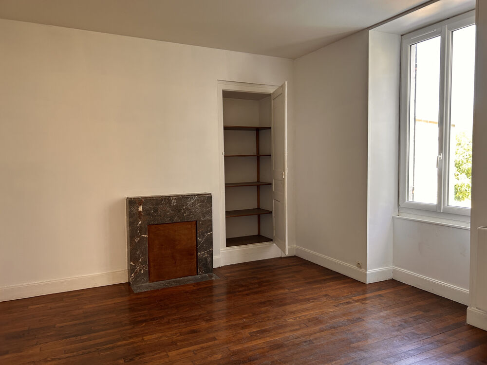 Appartement T3, 70 m2 en rez-de-chaussée, centre-ville Argenton-sur-Creuse
