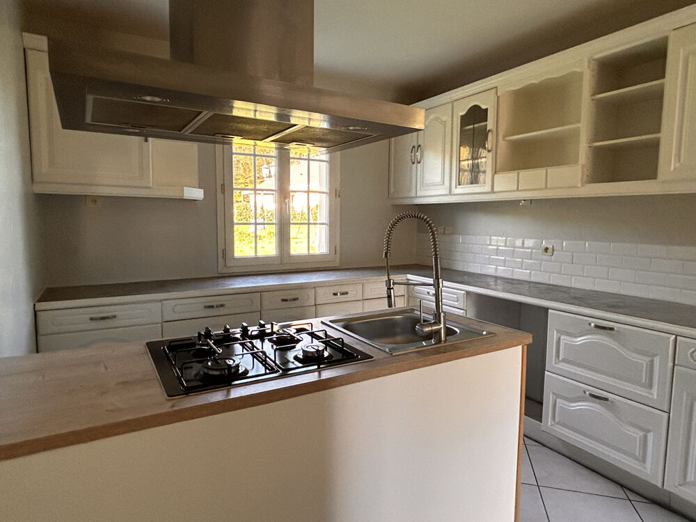 Vente Maison Secteur Saint-Benoît-du-Sault - Maison 5 pièces avec terrain clos sur près de 2000 m2. St benoit du sault