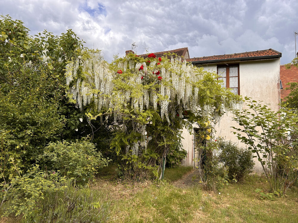 Maison de 6 pièces avec dépendance et jardin proche Saint-Gaultier