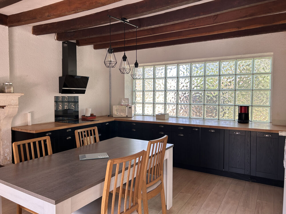 A VENDRE Longère 5 pièces avec piscine et jardin à Prissac