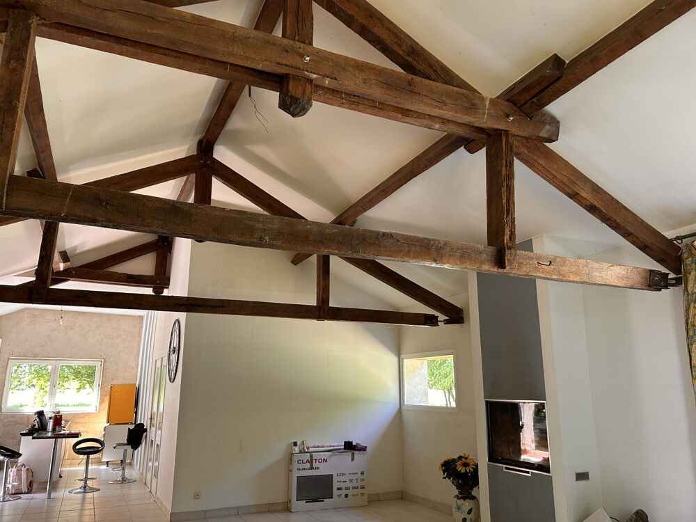 Vente Propriété/Château propriété située en  hameau Maison 100 m2 entièrement rénovée avec dépendances et terrain de plus d'un hectare Argenton sur creuse
