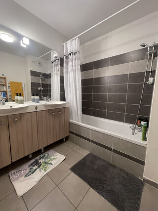  Appartement à louer 3 pièces 65 m²