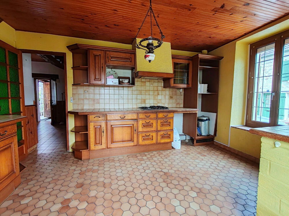 A PROXIMITE DU CHATEAU