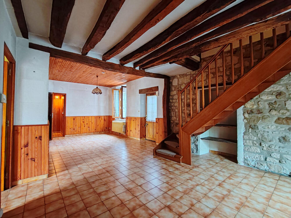 A PROXIMITE DU CHATEAU