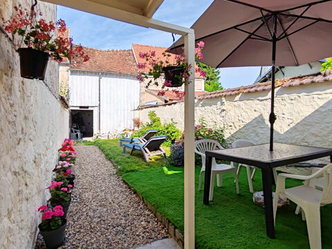   BOURG TOUS COMMERCES Maison - 3 pièce(s) - 110 m²