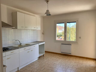  Appartement à louer 4 pièces 99 m²