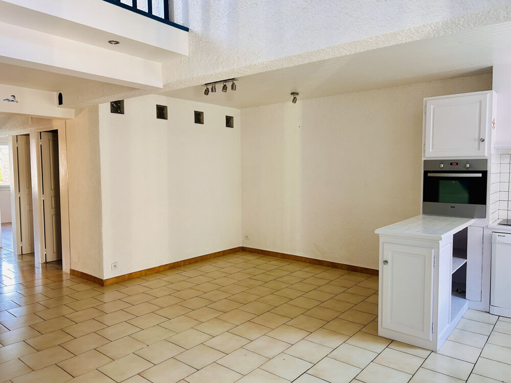 Maison de village de 84 m2 habitables et grand garage