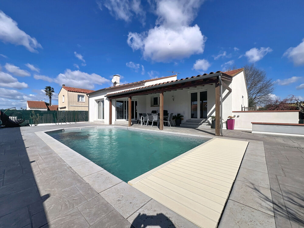 SECTEUR RESIDENTIEL - VILLA 4 FACES 249 M2 HBTS SUR 580 M2 DE TERRAIN - PISCINE -