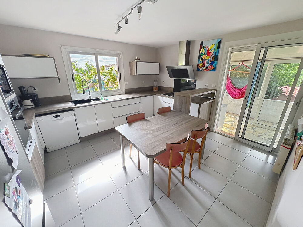 - VILLA 4 FACES 195 M2 HBTS SUR 592 M2 DE TERRAIN - PISCINE - GARAGE ET STUDIO INDEPENDANT 30 M2