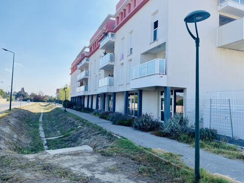 LOCAUX COMMERCIAUX  90 M2 - 3 PARKINGS  VEHICULES 86000 66430 Bompas