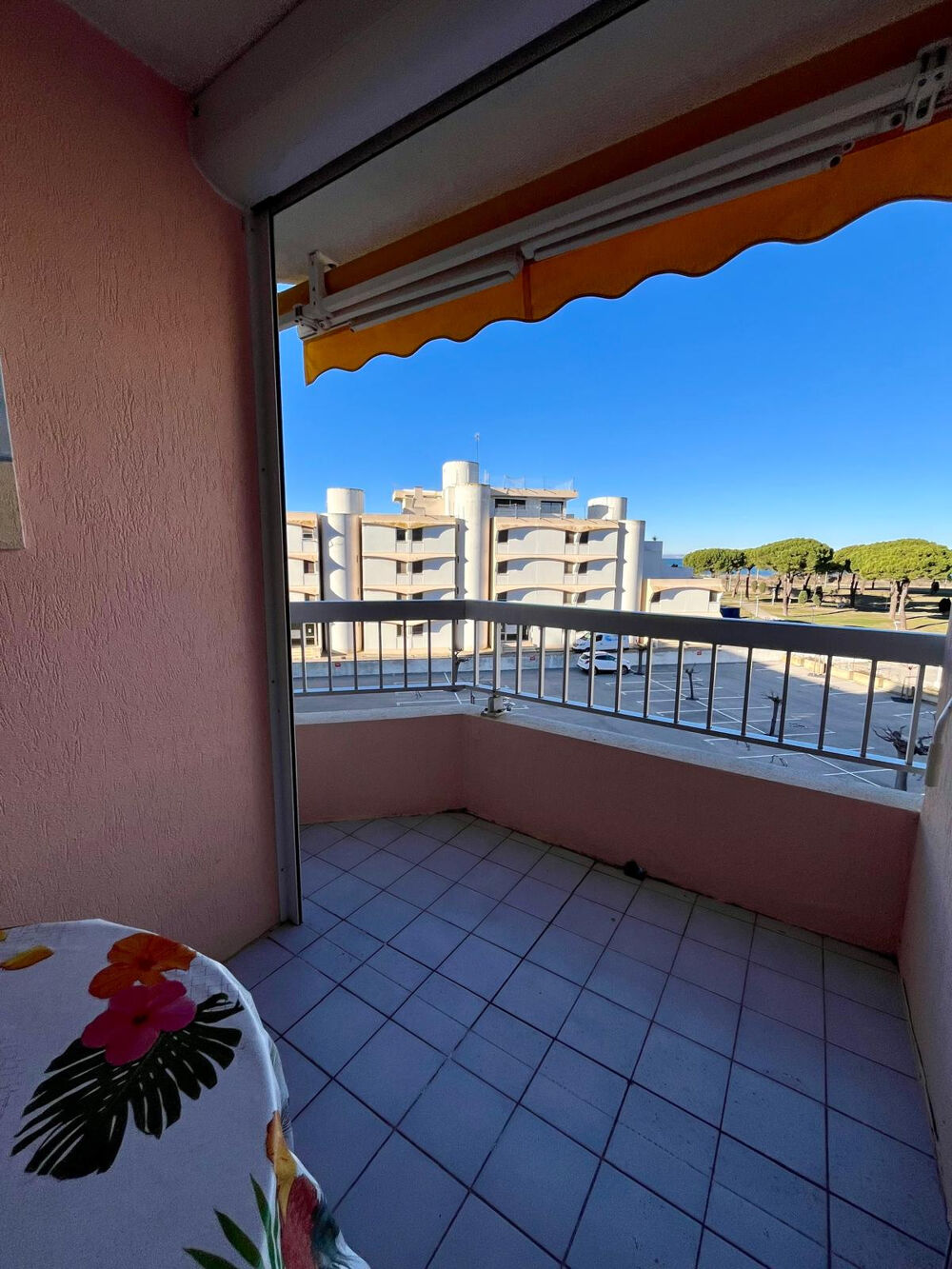 Appartement T2 cabine de 27m2 au 3eme étage avec parking - LE GRAU DU ROI