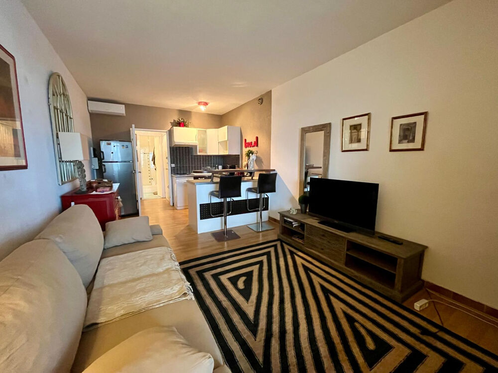 Studio rénové de 27.00m2 au 1er étage avec ascenseur - CENTRE VILLE LA GRANDE-MOTTE