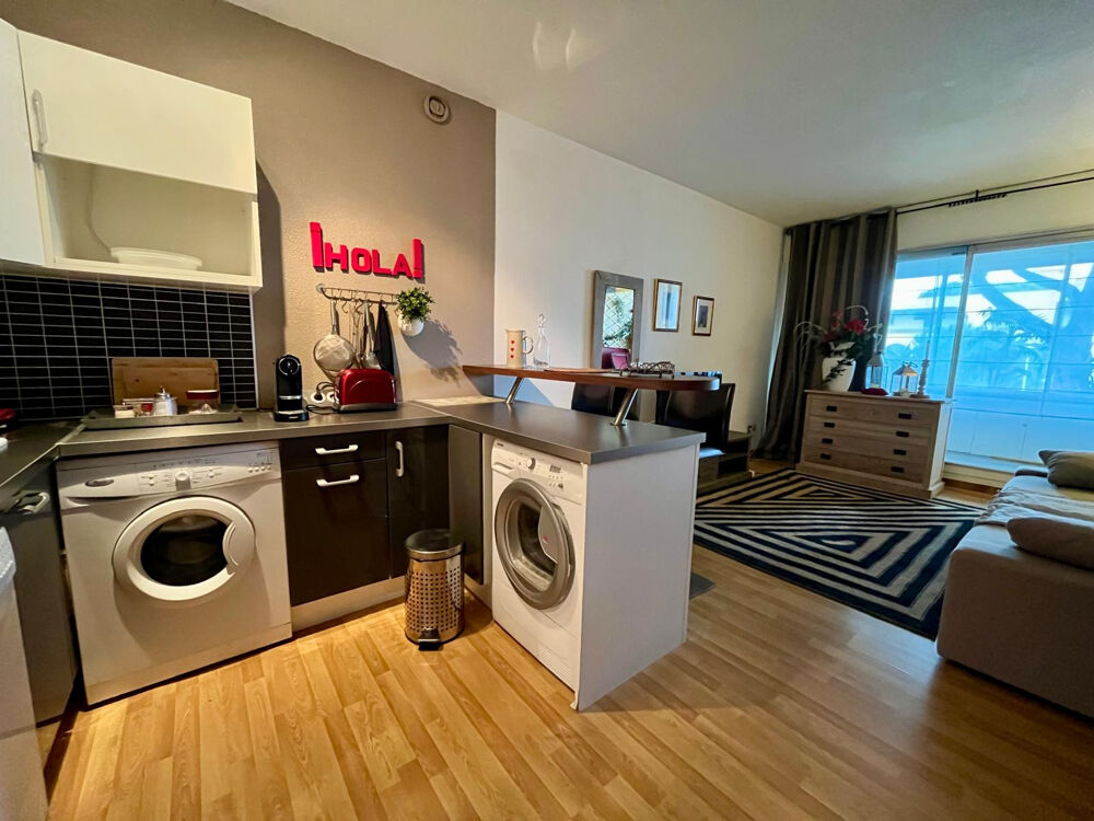 Studio rénové de 27.00m2 au 1er étage avec ascenseur - CENTRE VILLE LA GRANDE-MOTTE