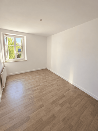  Appartement à louer 4 pièces 83 m²