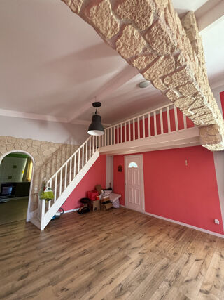  Maison à louer 4 pièces 182 m²