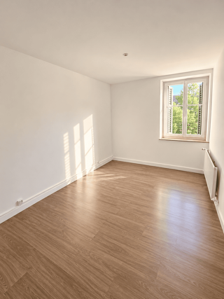  Appartement à louer 4 pièces 83 m²
