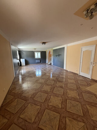  Maison à louer 4 pièces 182 m²