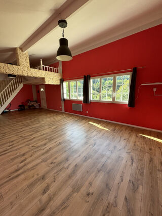  Maison à louer 4 pièces 182 m²