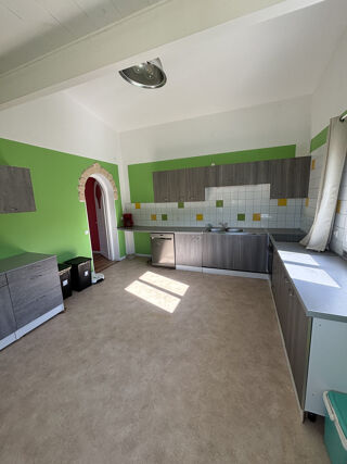  Maison à louer 4 pièces 182 m²