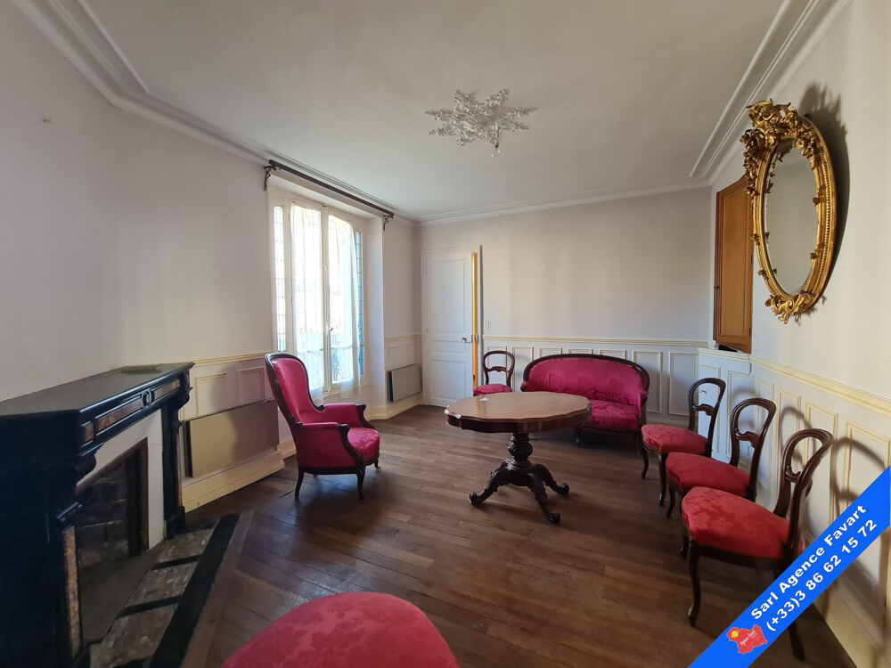 Charmante maison des années 20 dans bourg avec commerces et école.