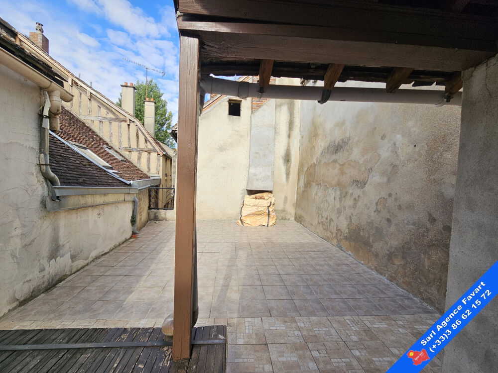 RARE EN CENTRE-VILLE MAISON AVEC GARAGE ET GRANDE TERRASSE