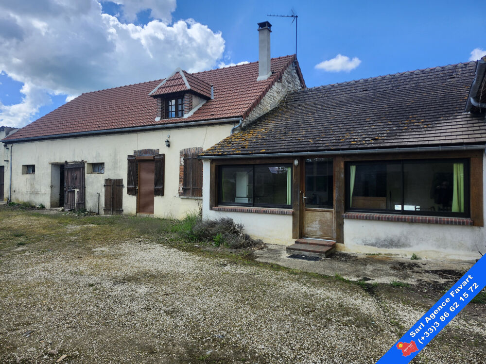 Ancienne ferme avec dépendances à rénover proche Joigny