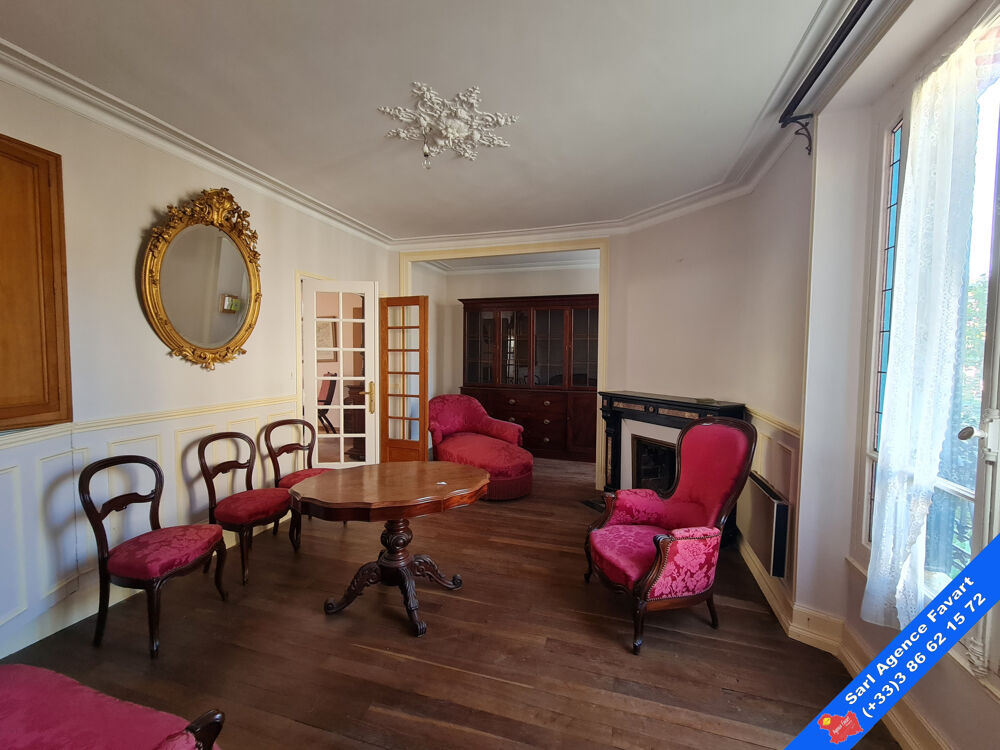 Charmante maison des années 20 dans bourg avec commerces et école.