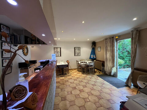   À Vendre : Murs et fond Commerciaux en Centre-Ville de Mitry-Mory   Deux Terrasses 
