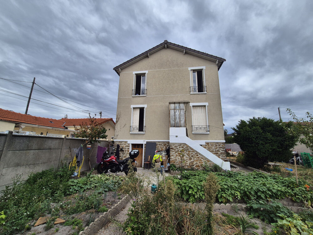 Maison non mitoyenne 4 chambres avec 515m2 de terrain