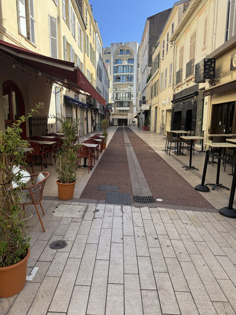   MURS COMMERCIAUX LIBRES CANNES BANANE 