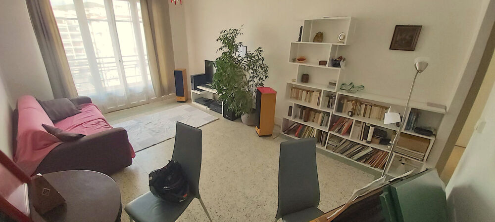 Vente Appartement Au Cannet proche lycée Carnot, grand studio avec balcon avec vue dégagée. Le cannet