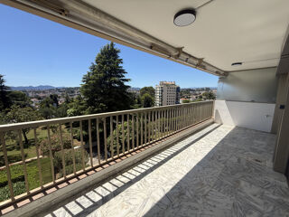  Appartement à louer 3 pièces 85 m²