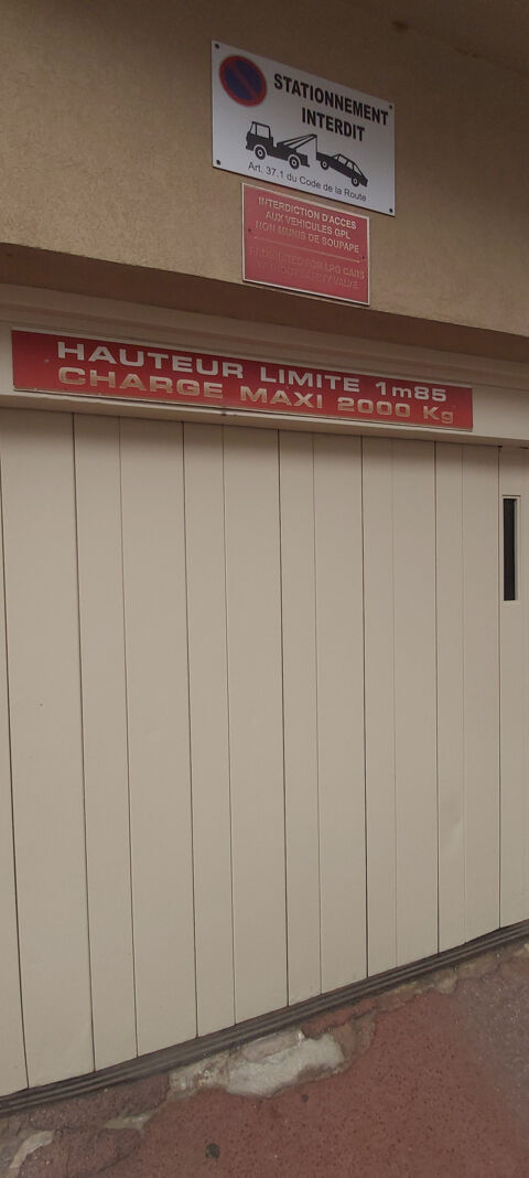  Parking / Garage � louer 