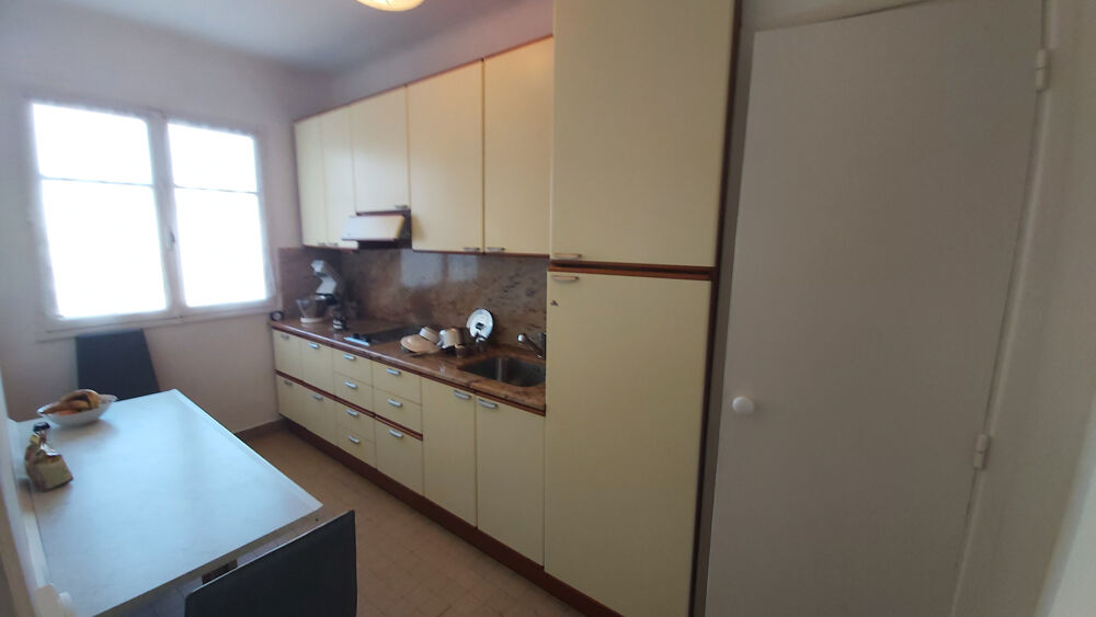 Vente Appartement Au Cannet proche lycée Carnot, grand studio avec balcon avec vue dégagée. Le cannet