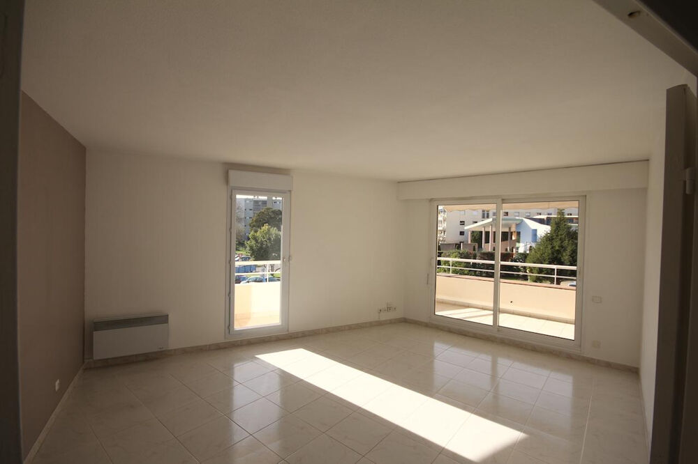 APPARTEMENT 2 PIECES DE 52 M2 MANDELIEU CENTRE