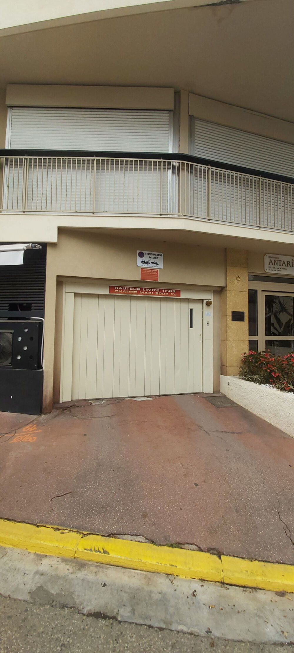 Location Parking/Garage PARKING PRIVÉ SOUS SOL RUE D'ANTIBES IDEAL MOTOS OU VOITURE SANS PERMIS Cannes
