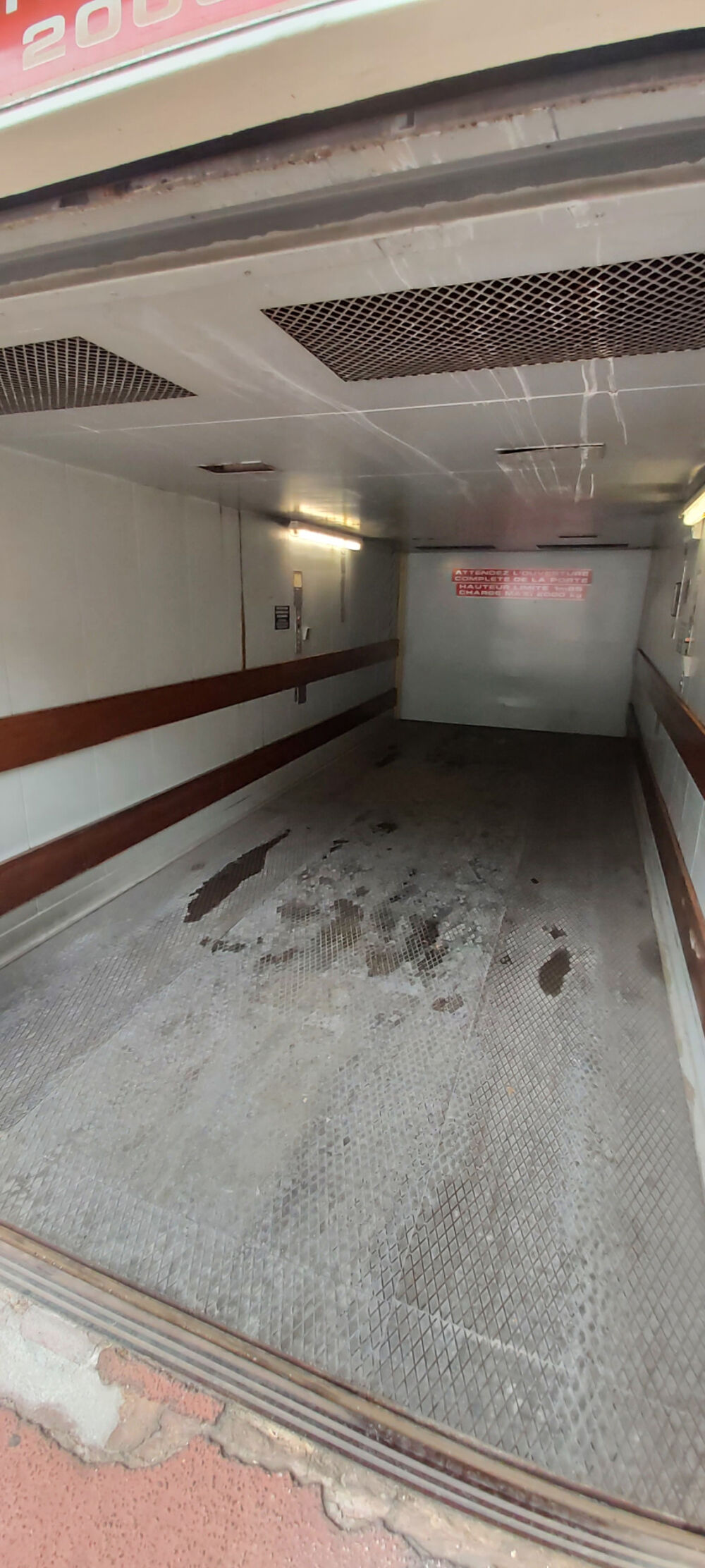 Location Parking/Garage PARKING PRIVÉ SOUS SOL RUE D'ANTIBES IDEAL MOTOS OU VOITURE SANS PERMIS Cannes