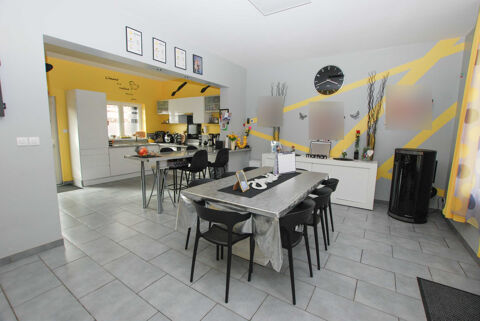   SPACIEUSE MAISON EN TRES BON ETAT Maison - 9 pi�ce(s) - 133 m�