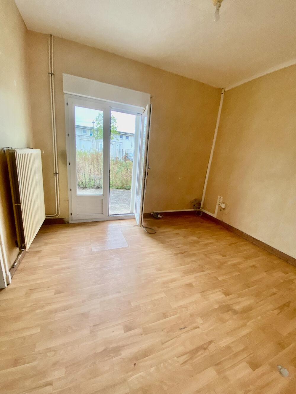 MAISON A RENOVER - 3 CHAMBRES - BEAU POTENTIEL