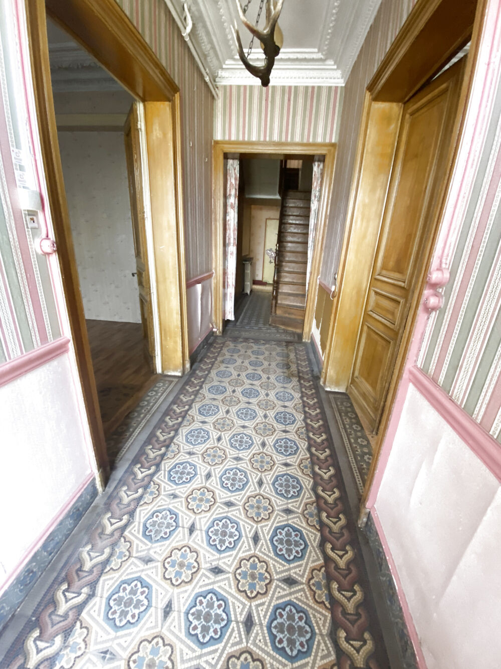 Vente Maison Propriété de Charme avec Authenticité et Volumes Généreux Jeumont