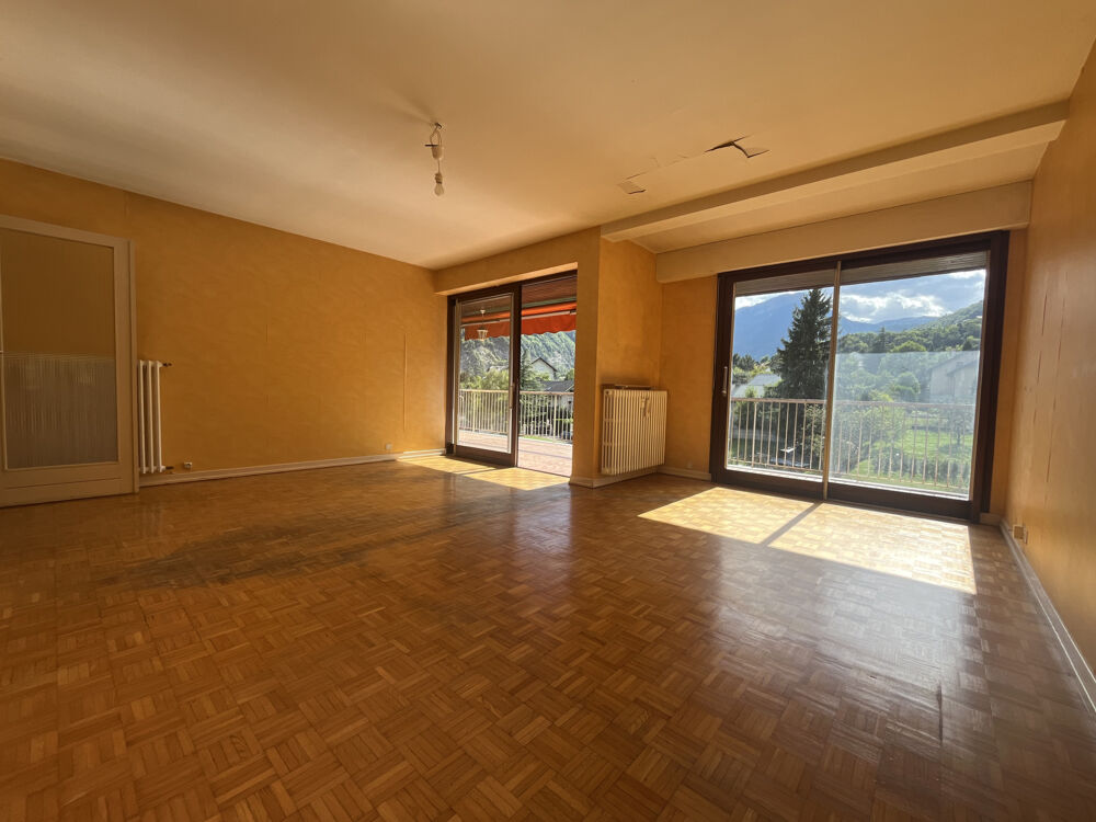 Vente Appartement Dernier tage, bel appartement traversant T4 de 97 m2 situ  SAINT JEAN DE MAURIENNE 'LES AIGUILLES' St jean de maurienne