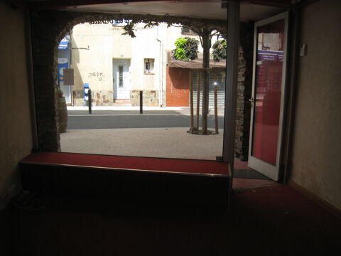 Mur et local commercial vide. 87000 66700 Argeles sur mer