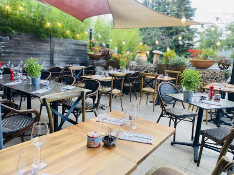 Local commercial de 400m2 et sa villa attenante de 131m2 l'ensemble sur un terrain de 1302m2 670500 83170 Tourves