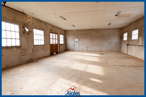 Hangar avec parking Saint-Germain-Lembron 550 63340 St germain lembron