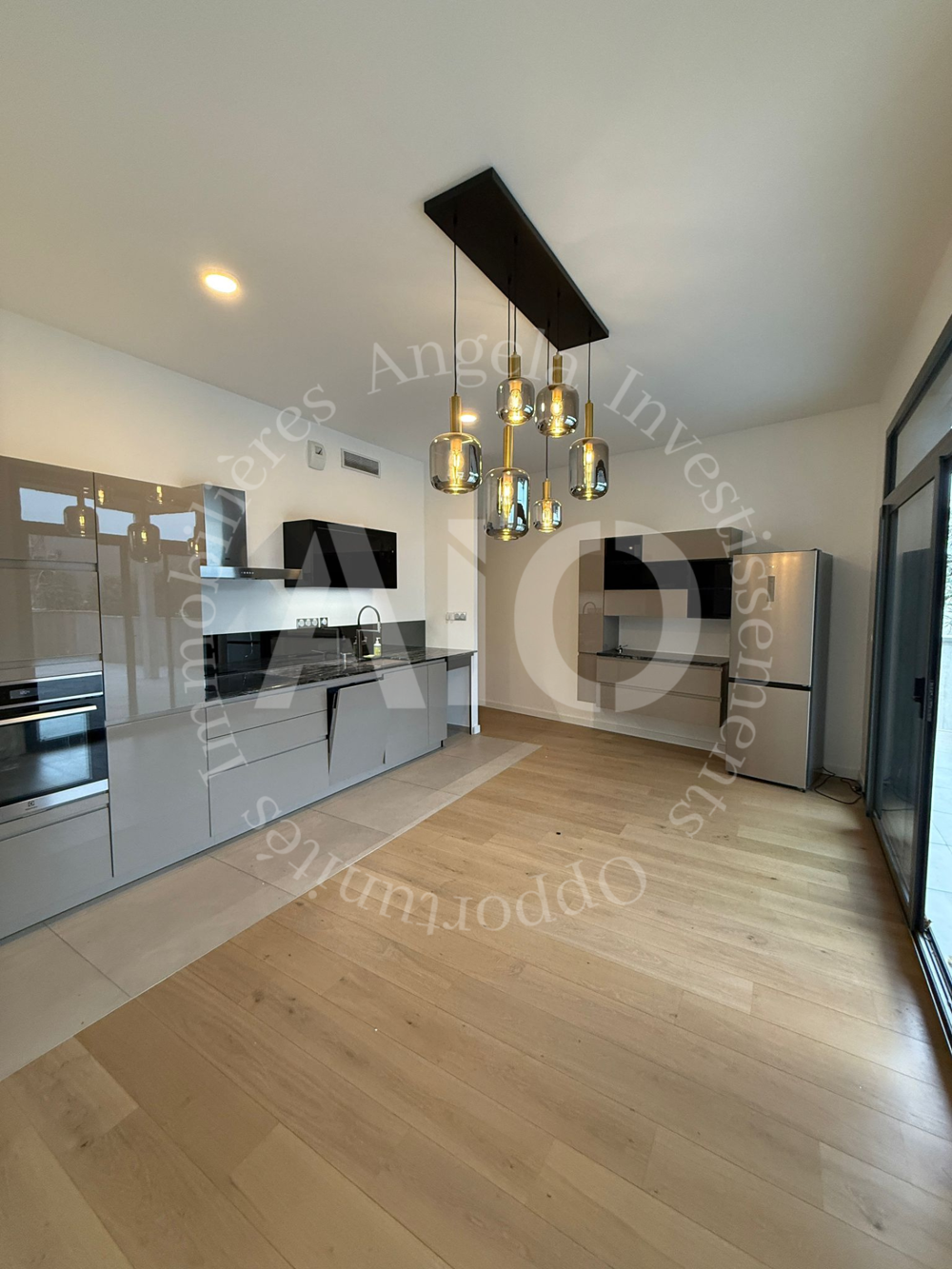 APPARTEMENT 121M2 EN DERNIER ÉTAGE AVEC TERRASSE ET 3 GARAGES
