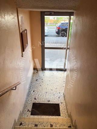  Appartement à louer 4 pièces 61 m²